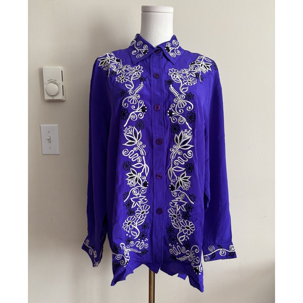Diane von Furstenberg Medium Button Up Blouse Purple Floral Embroidered Vtg Silk